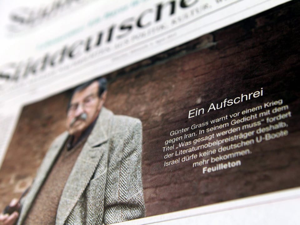 Bild einer Zeitung, auf dem ein Foto eines älteren Mannes abgebildet ist.