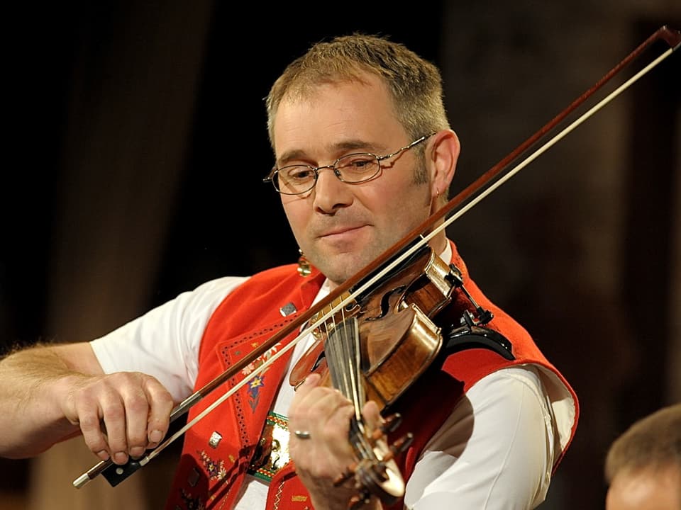 Martin Dobler am der Geige im Quartett Laseyer.