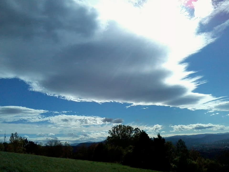 Wolkenband über dem Jura.