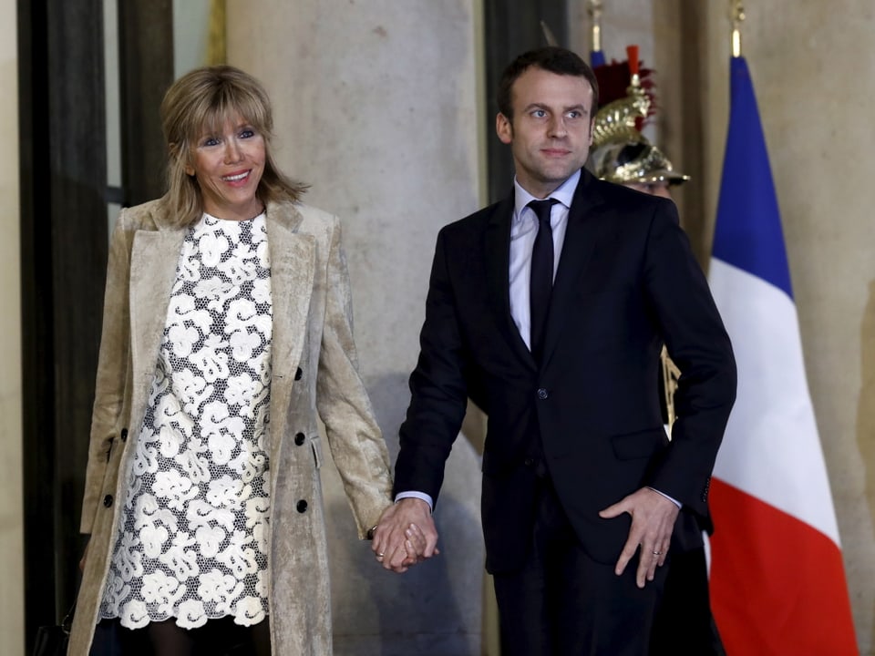 Emmanuel Macron mit seiner Ehefrau Brigitte Trogneux