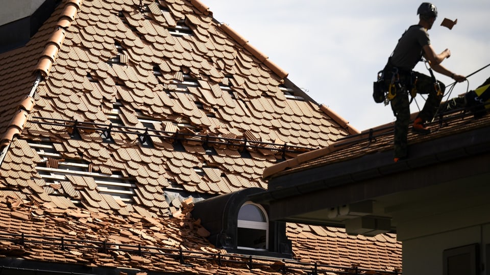 Beschädigtes Dach in La-Chaux-de-Fonds