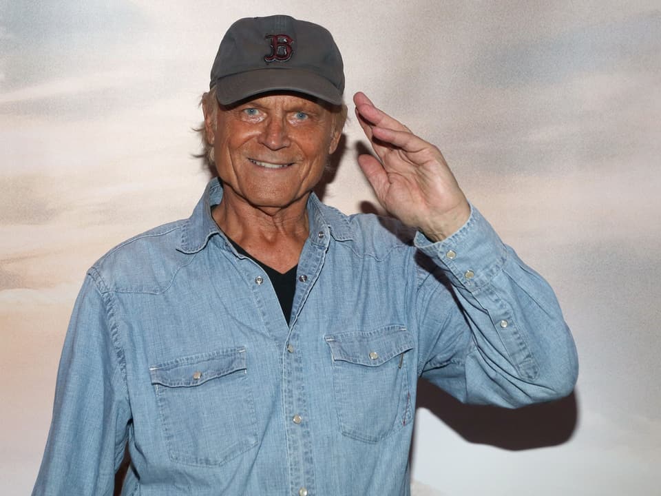 Terence Hill vor einer Fotowand