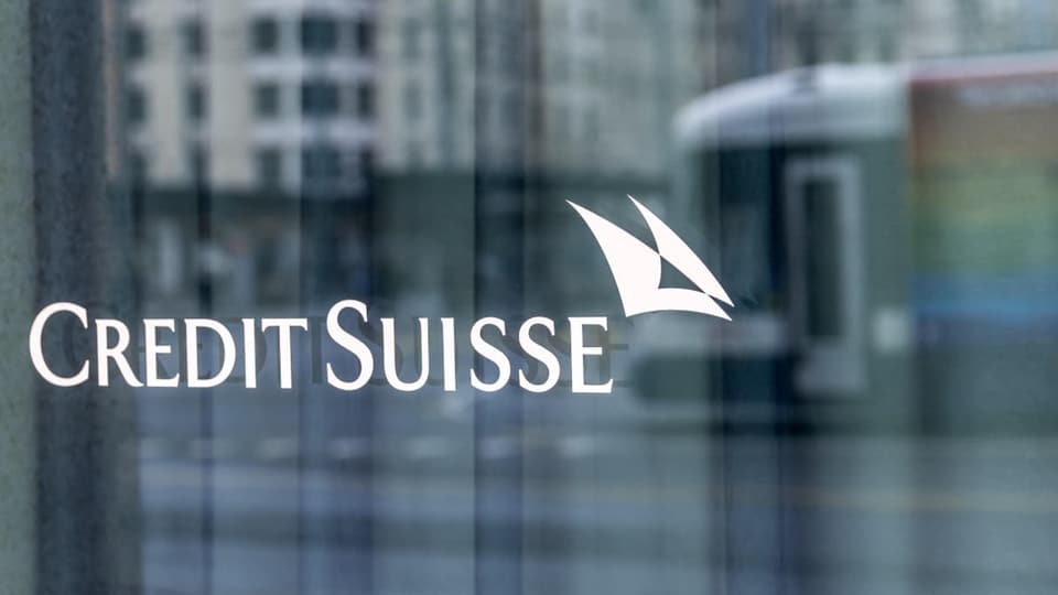 Eingang Credit Suisse Hauptsitz (mit Logo)