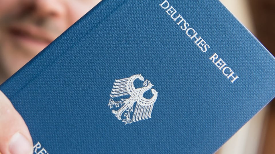 Eine Art Reisepass mit der Aufschrift: Deutsches Reich, ein Fantasieausweis, Archiv 2016