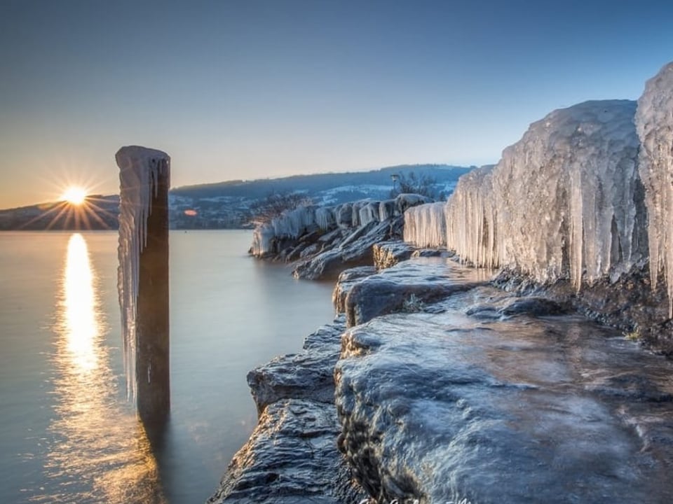 12. Februar Eisskulpturen am Seeufer.