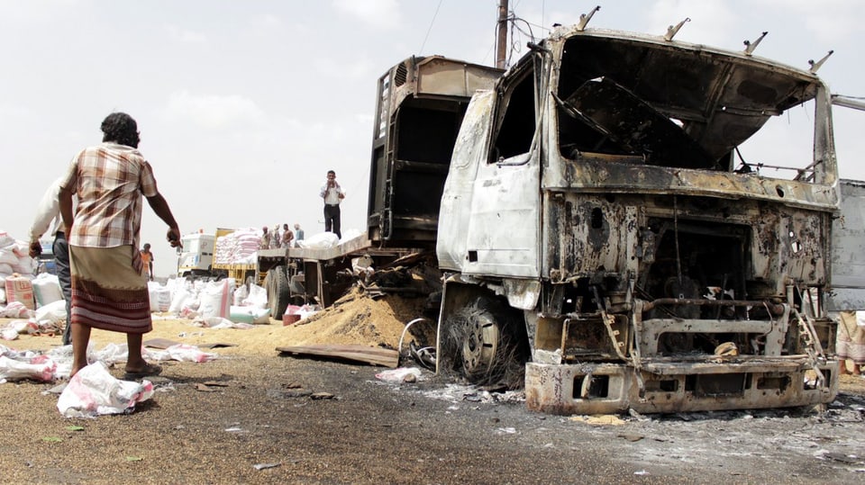 Zerbombter Lastwagen im Jemen