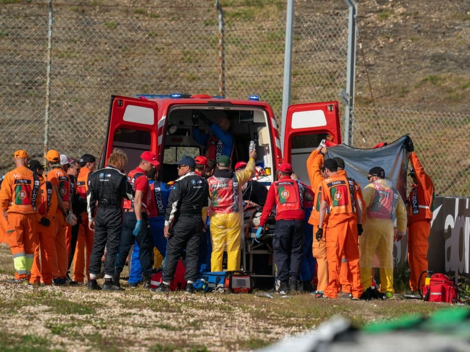 Unfall in den Trainings Pol Espargaro wurde sofort auf der Rennstrecke behandelt und in ein Spital gebracht.