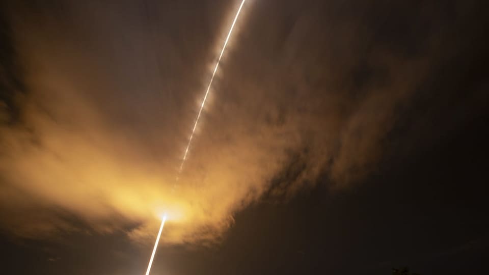 Raketenstart der Nasa im Nachtjhimmer