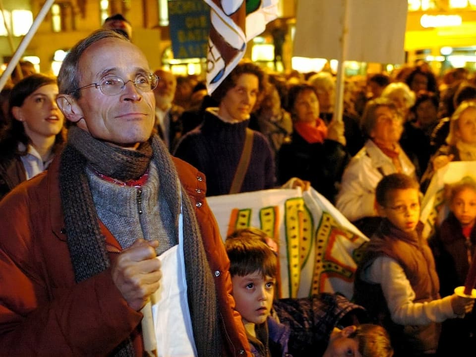 Vosseler vor Menschenmenge