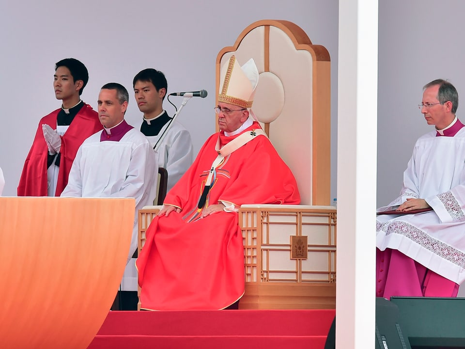 Papst Franziskus während einer Messe 