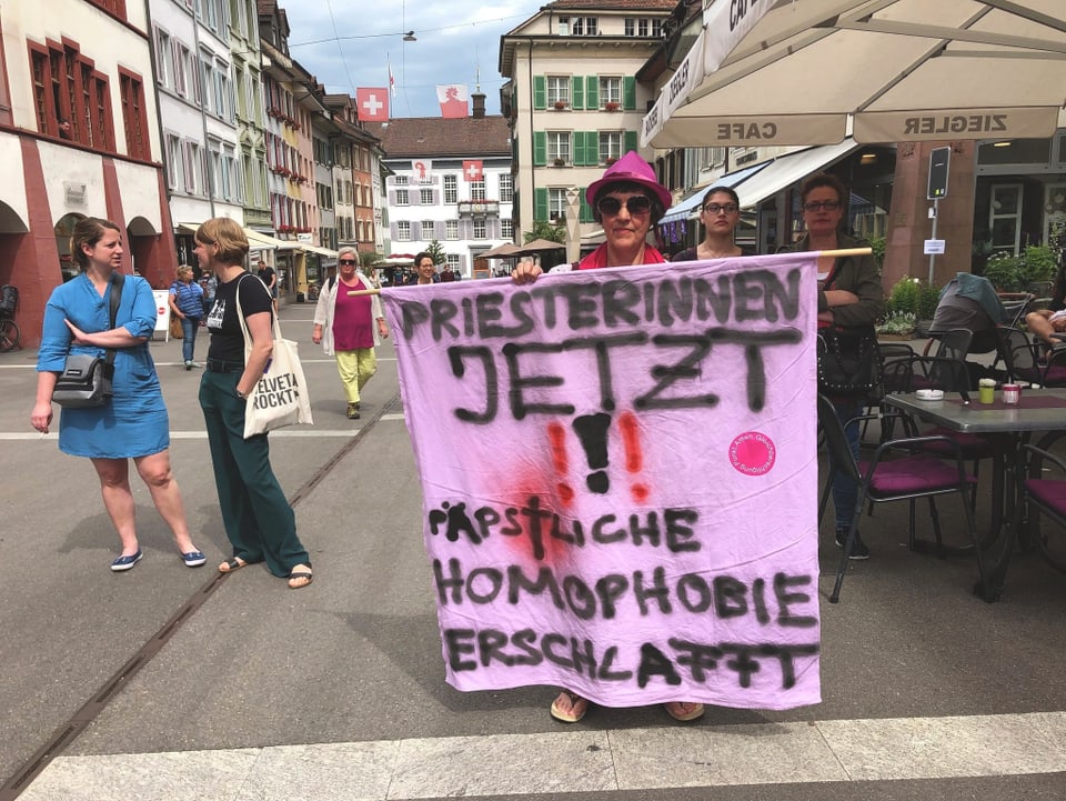 Frauenstreik: Katholikinnen protestieren in Liestal gegen das Zölibat