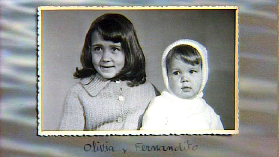 Fernand Melgar und seine Schwester als Kinder auf einer Schwarz-weiss-Aufnahme.