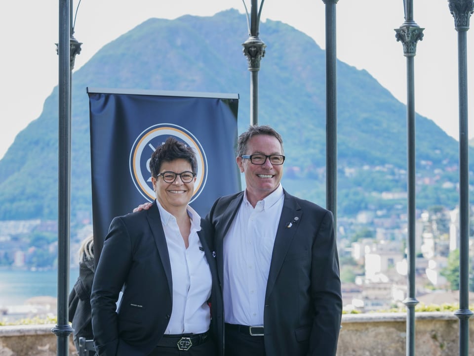Soll Lugano wieder Glanz verleihen Chris McSorley, hier neben HCL-Präsidentin Vicky Mantegazza.