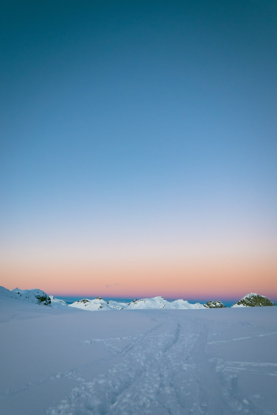 Morgenrot umgeben von Gletschern und Eis