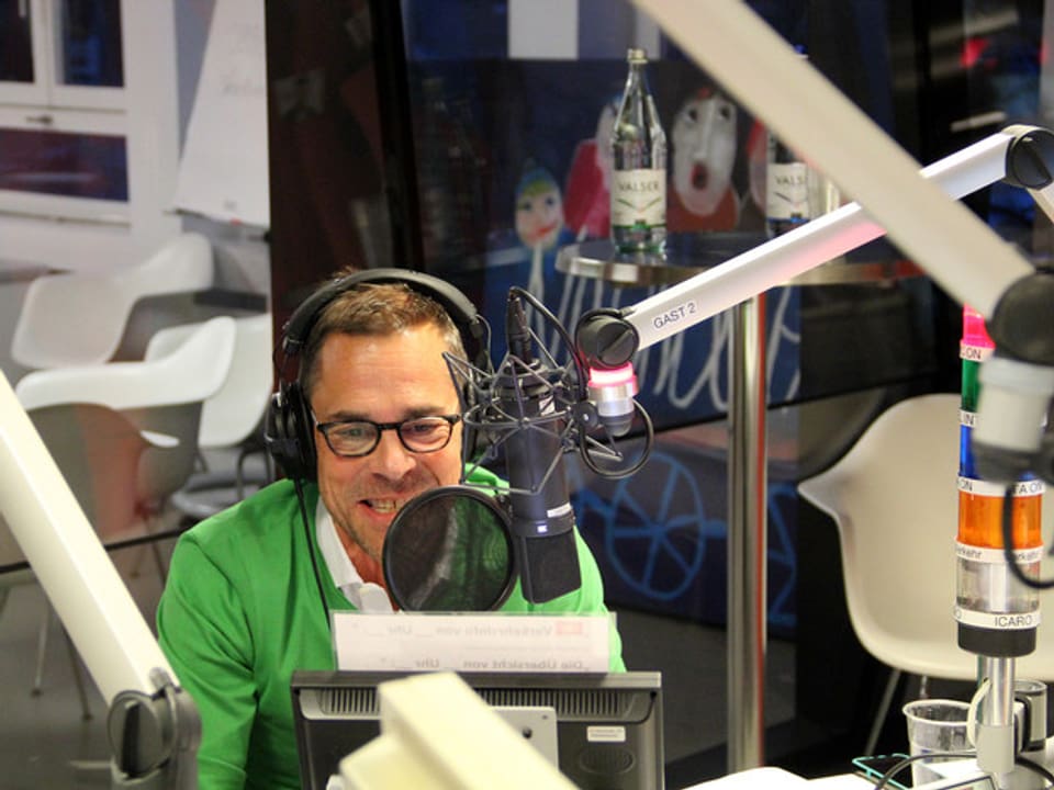 Matthias Hüppi im SRF-Radiostudio.