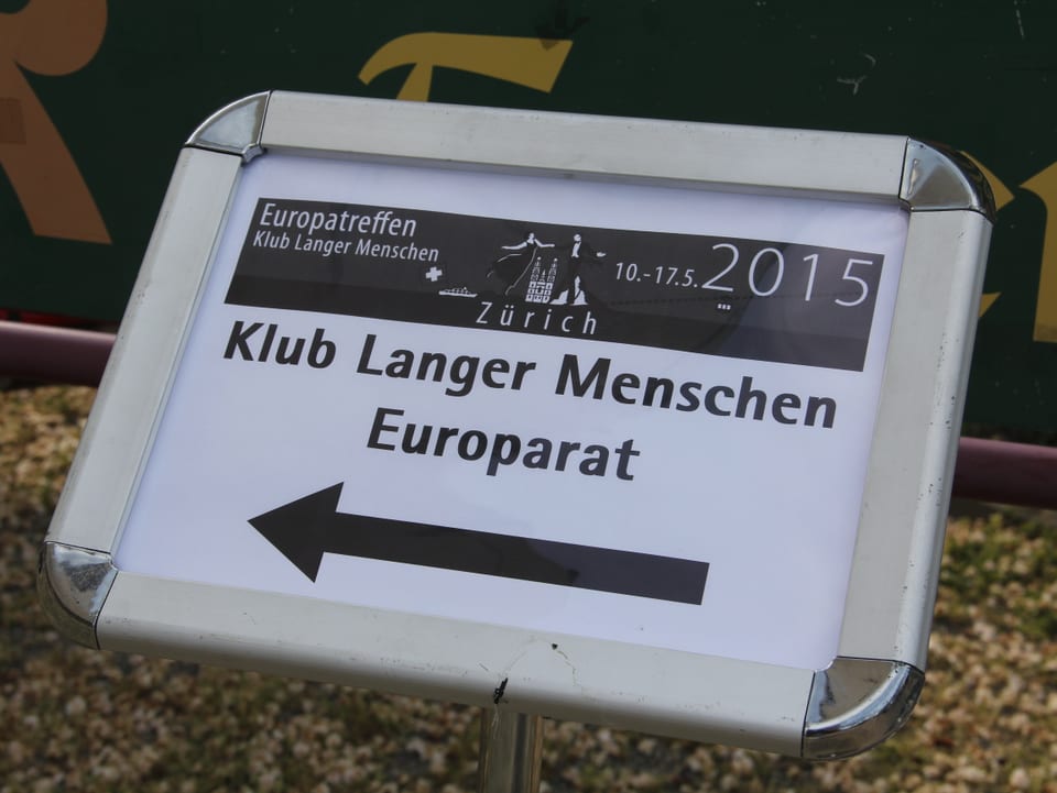 Im Zürcher Albisgütli Im Zürcher Albisgütli trafen sich an Auffahrt rund 250 lange Menschen aus Europa und Nordamerika.