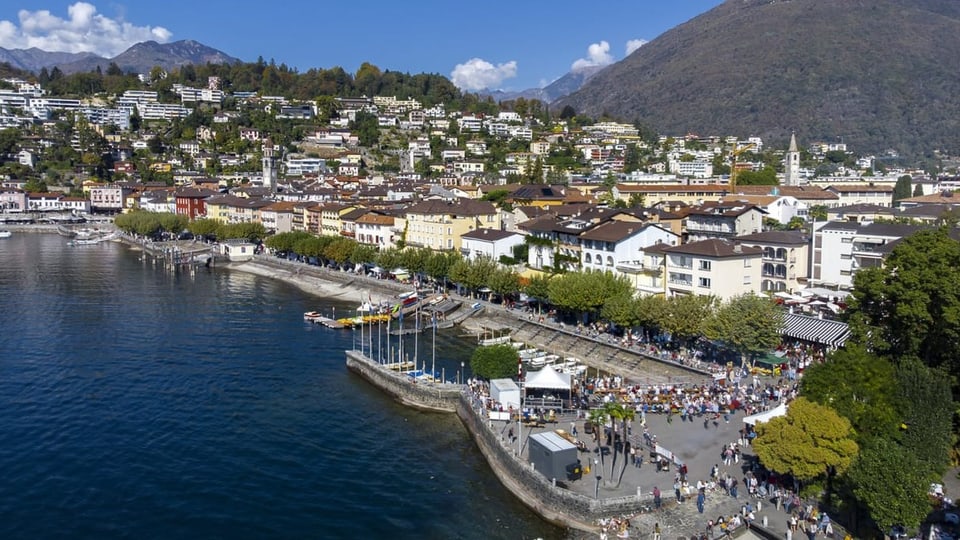 Ein Blick auf das Seeufer in Ascona.