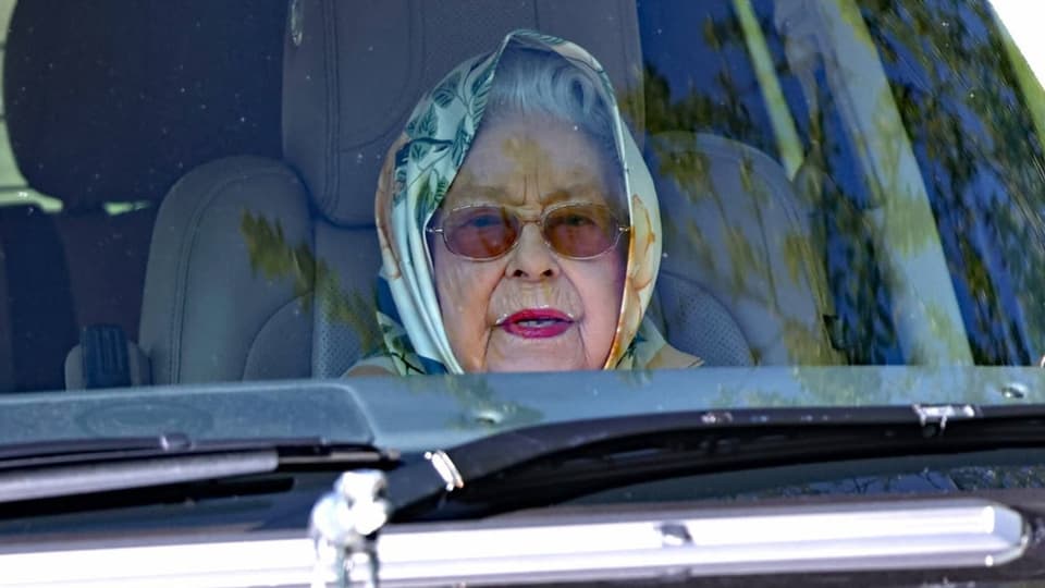 Queen Elizabeth II. in einer Aufnahme von heute auf dem Sandringham Grundstück.