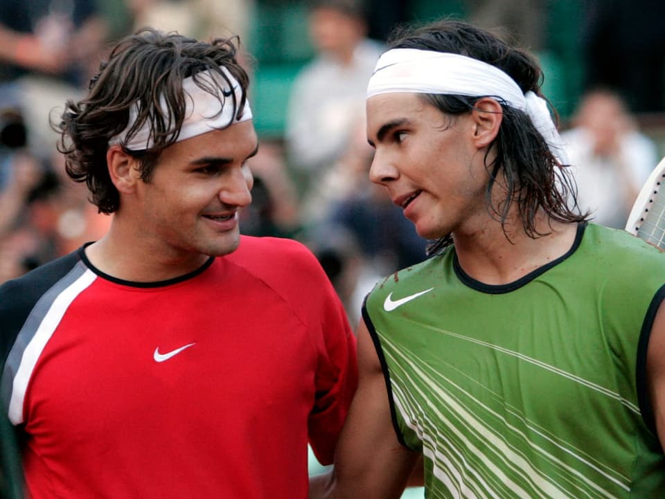 Federer unterliegt Nadal 2005 im Halbfinal der French Open in vier Sätzen. 