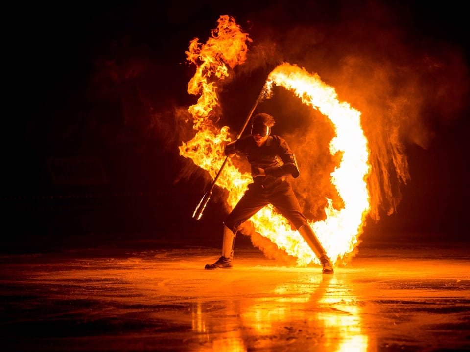 Fire on Ice mit dem Australier Dan Miethke von Spark Fire Dance.