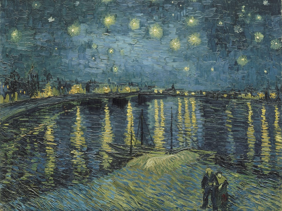Bild: Nachtansicht eines Gewässers, in dem sich die Strassenlaternen spiegeln. Im Himmel leuchten Sterne. 