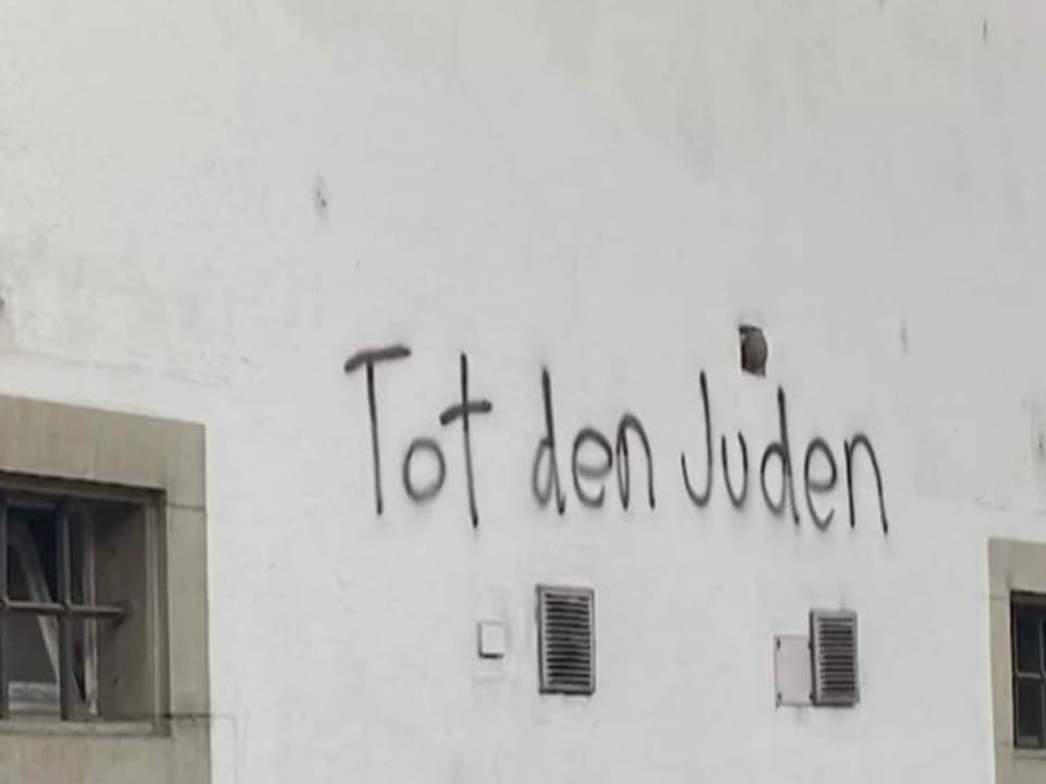 Gesprayt auf eine weisse Wand: «Tot den Juden».