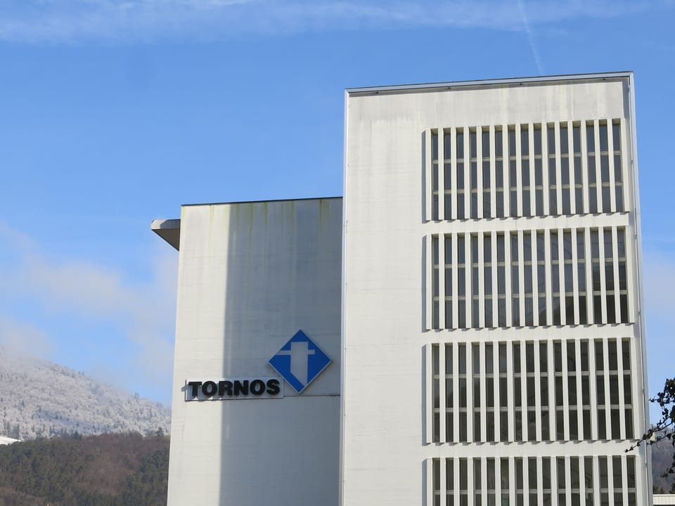 Zu sehen ist das Hauptgebäude der Tornos AG.