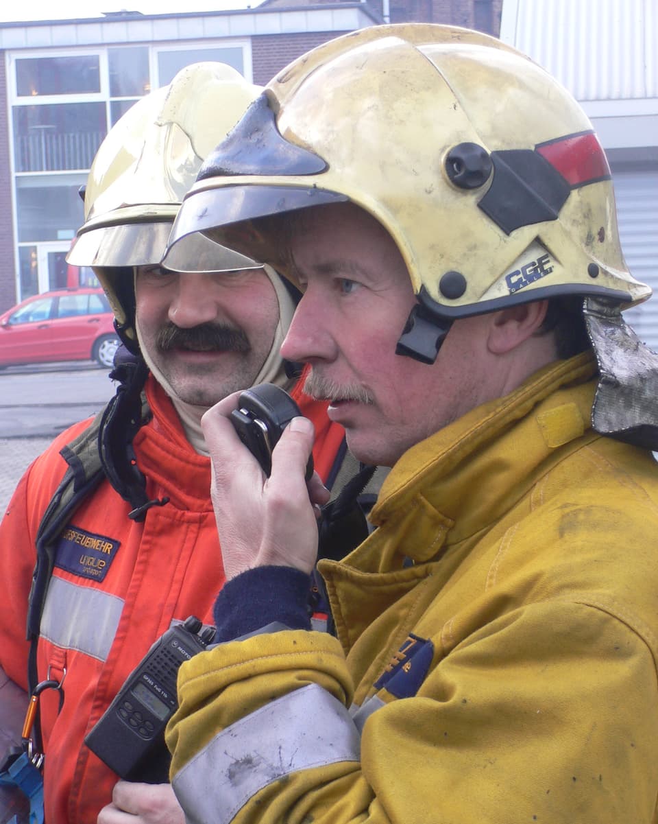 Feuerwehr-Hauptmann Jan Bauke beim Einsatz.