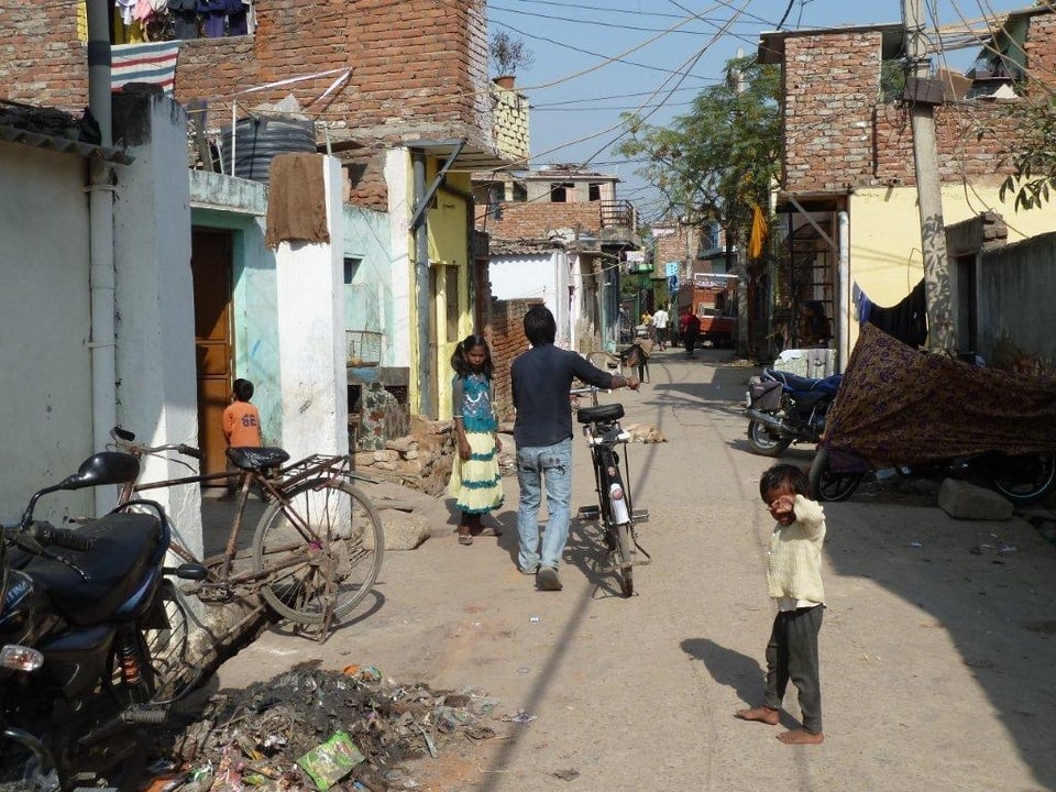 Viele Kinder in den Slums von Delhi werden krank, weil sie keinen Zugang zu sauberem Trinkwasser haben. 