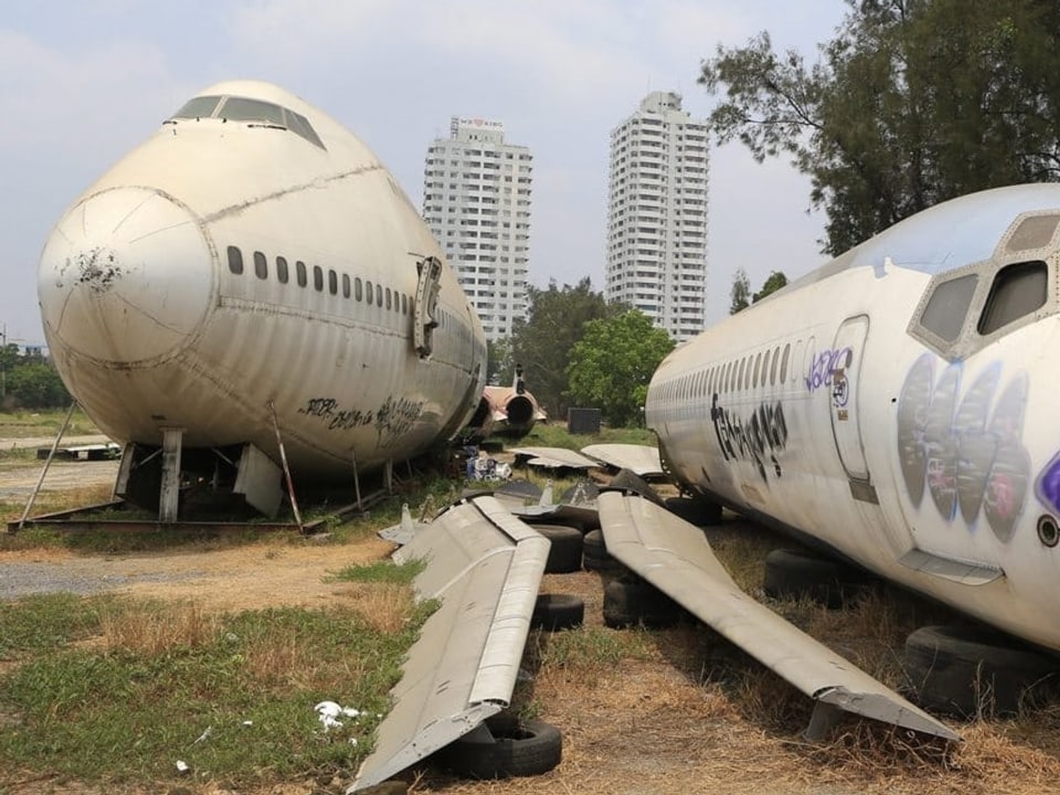 Ein Jumbo-Jet auf einem Flugzeugfriedhof in Bangkok.