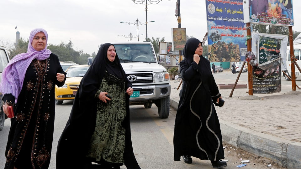 Trauernde Frauen nach dem Anschlag in Sadr-City. 