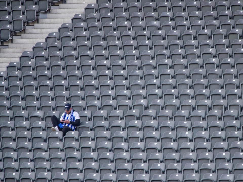 Einsamer Fan im Stadion von Hertha BSC