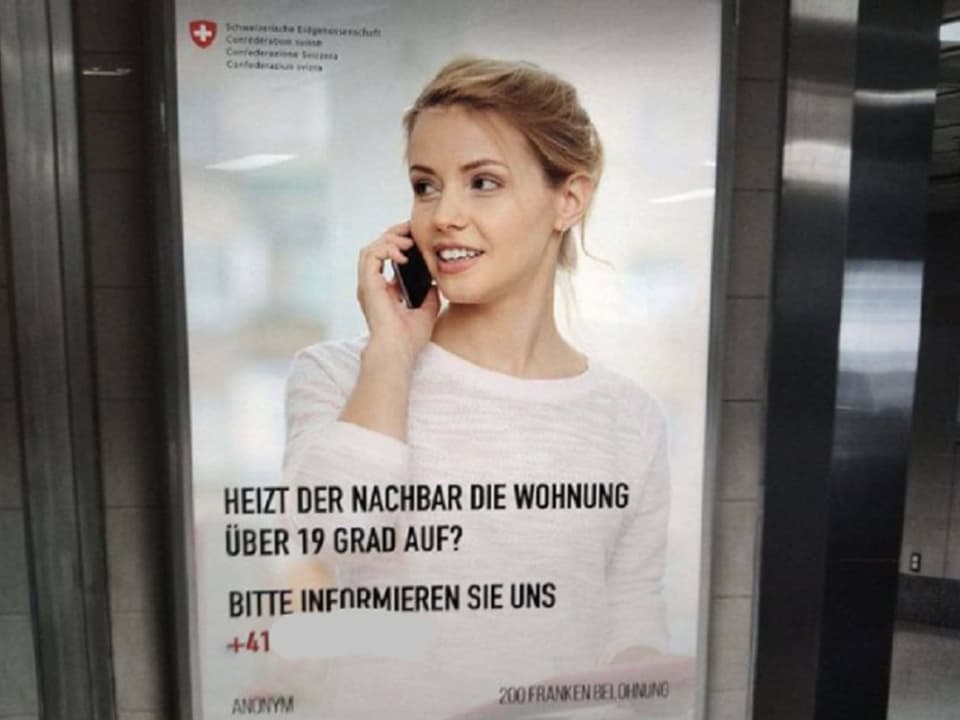 Das Bild zeigt eine Bildmontage von einem Plakat, das zum Denunzieren aufruft.
