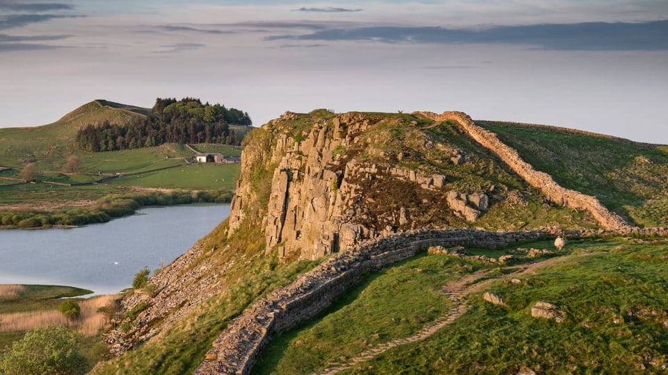 Die römische Grenzbefestigung Hadrianswall in Grossbritannien.