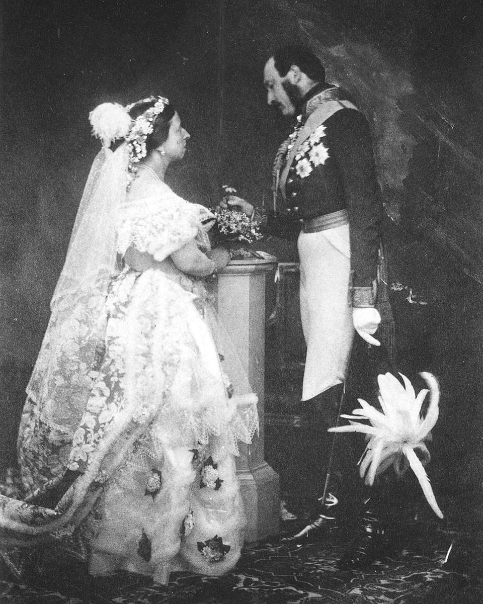 Altes Hochzeitsfotos von zwei Royals.