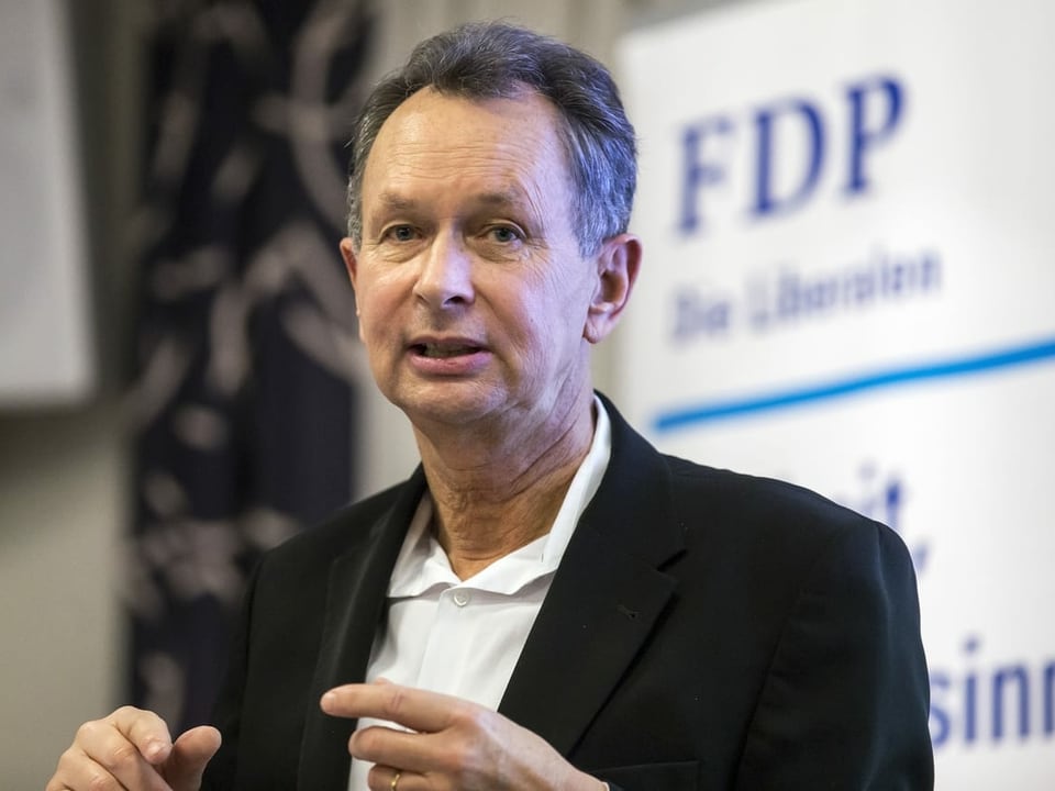 Ehemalige Aargauer FDP-Ständerat Philipp Müller spricht an einem Event.