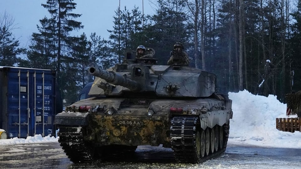 Challenger-2-Kampfpanzer der Briten fährt in Estland.