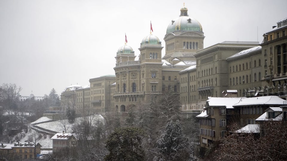 Bundeshaus im Schnee.