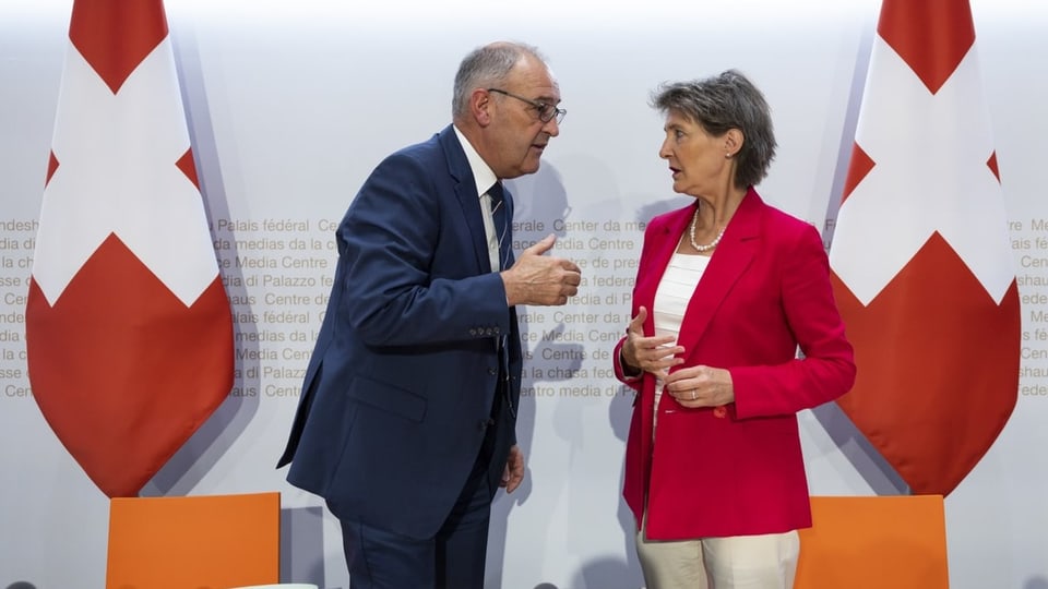 Bundesräte Guy Parmelin und Simonetts Sommaruga.