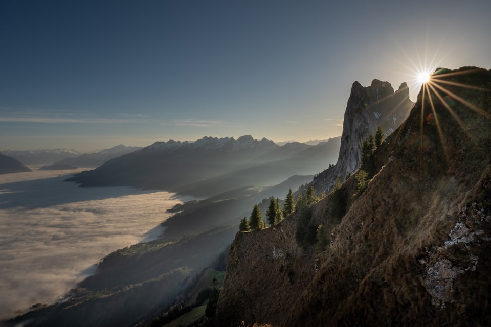 Hoch über dem Nebelmeer mit Blick auf die Kreuzberge 