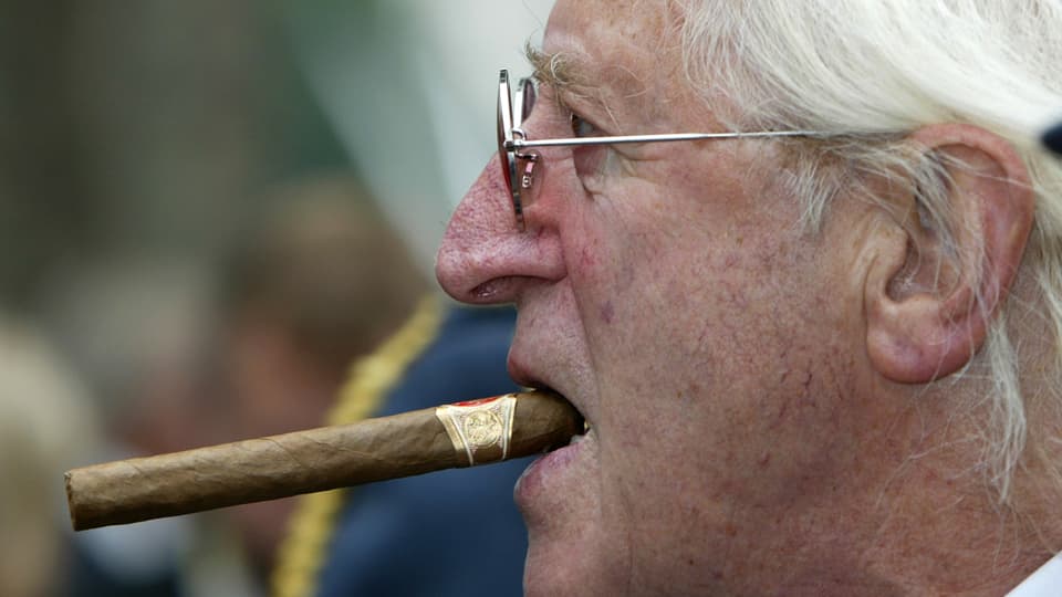 International - Erschütternder Bericht: Mehr als 200 Opfer von Jimmy ...