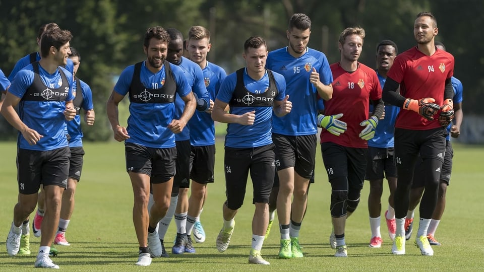 Die Mannschaft des FC Basel beim Trainingsstart 2017