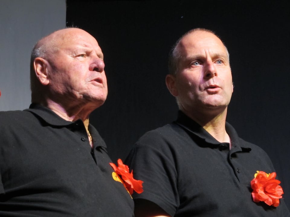 Willi Gautschi und Stefan Lehmann nebeneinander beim Singen.