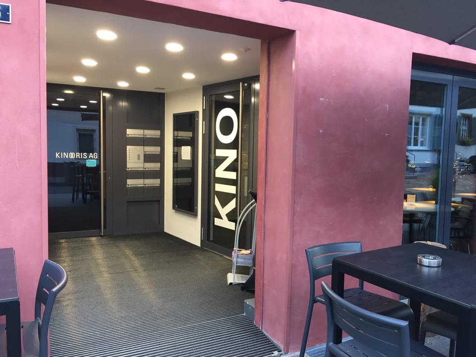 Eingang Kino Oris
