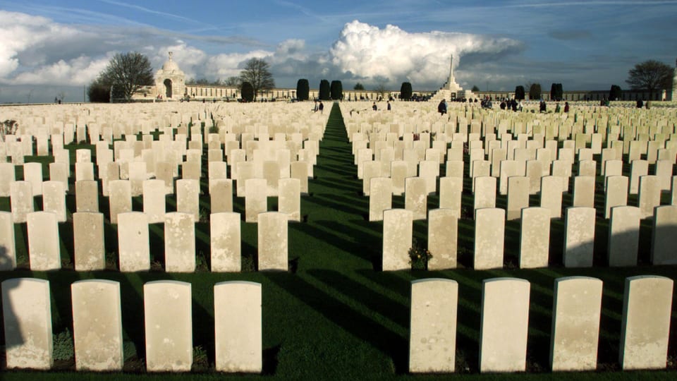 11,956 Gräber aus dem Ersten Weltkrieg auf dem Tyne Cot Cemetery in Belgien.