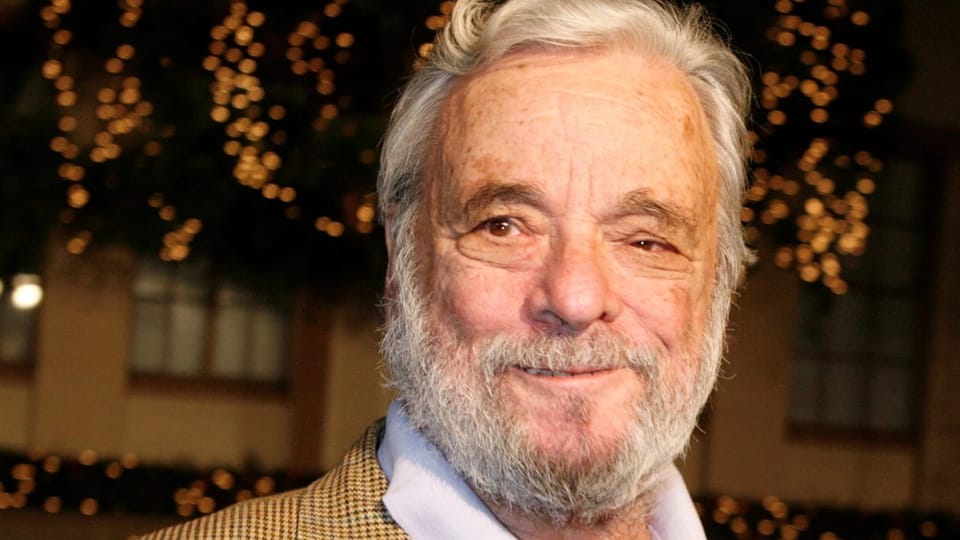 Stephen Sondheim, wie er am 5. Dezember 2007 bei den Paramount-Studios in Hollywood posiert.