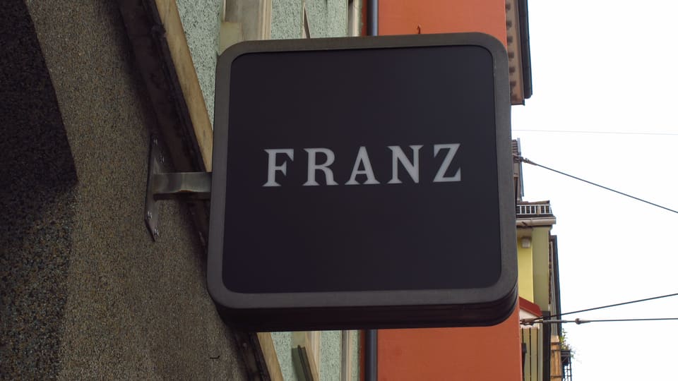 Das Schild des neu eröffneten Kafi Franz. 