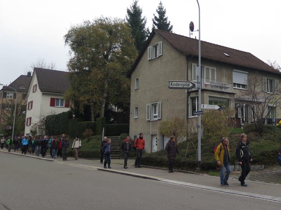 Protestmarsch vom Spital Heiden zum Spital Herisau. Sandort Foto: Kinderspital St. Gallen.