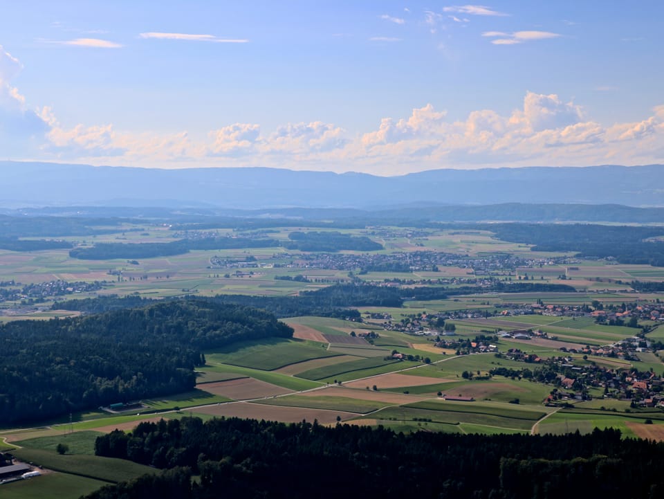 Blick über die zahlreichen Felder im Berner Mittelland.