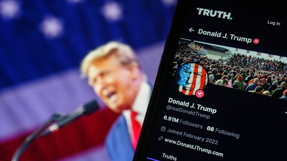 Eine Fotoillustration des Kontos des ehemaligen US-Präsidenten Donald Trump auf der Social-Media-Plattform Truth Social.